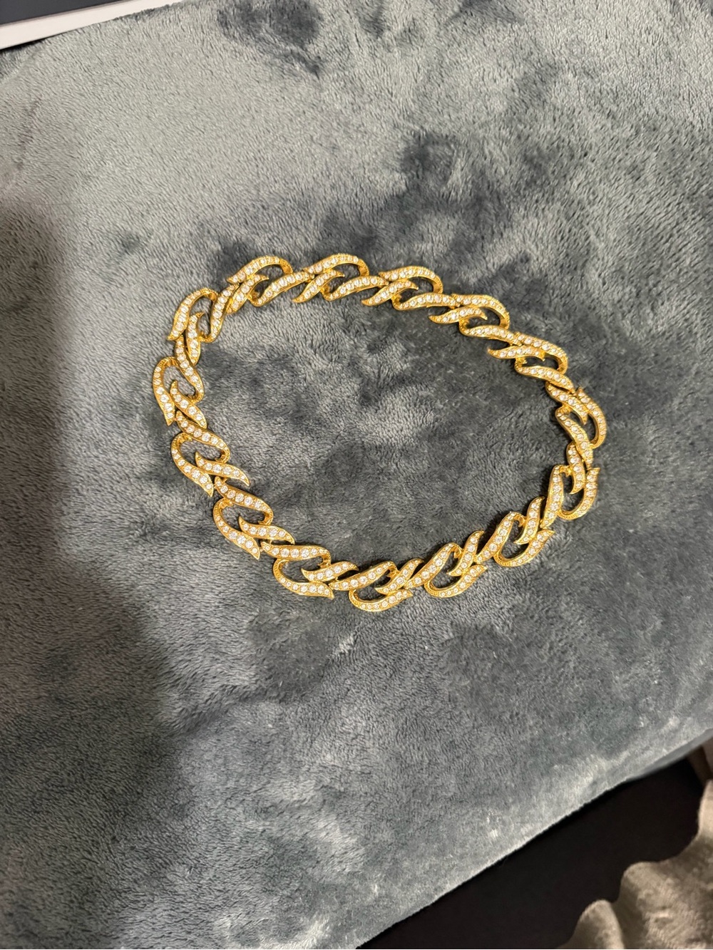 Elizabeth Taylor 22k gold overlay scallop choker by Avon Jewelry